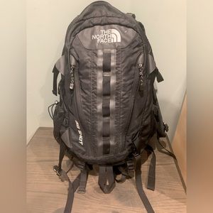 The North Face Big Shot Large Backpack
20" (L) x 12" (H) x 8" (W)